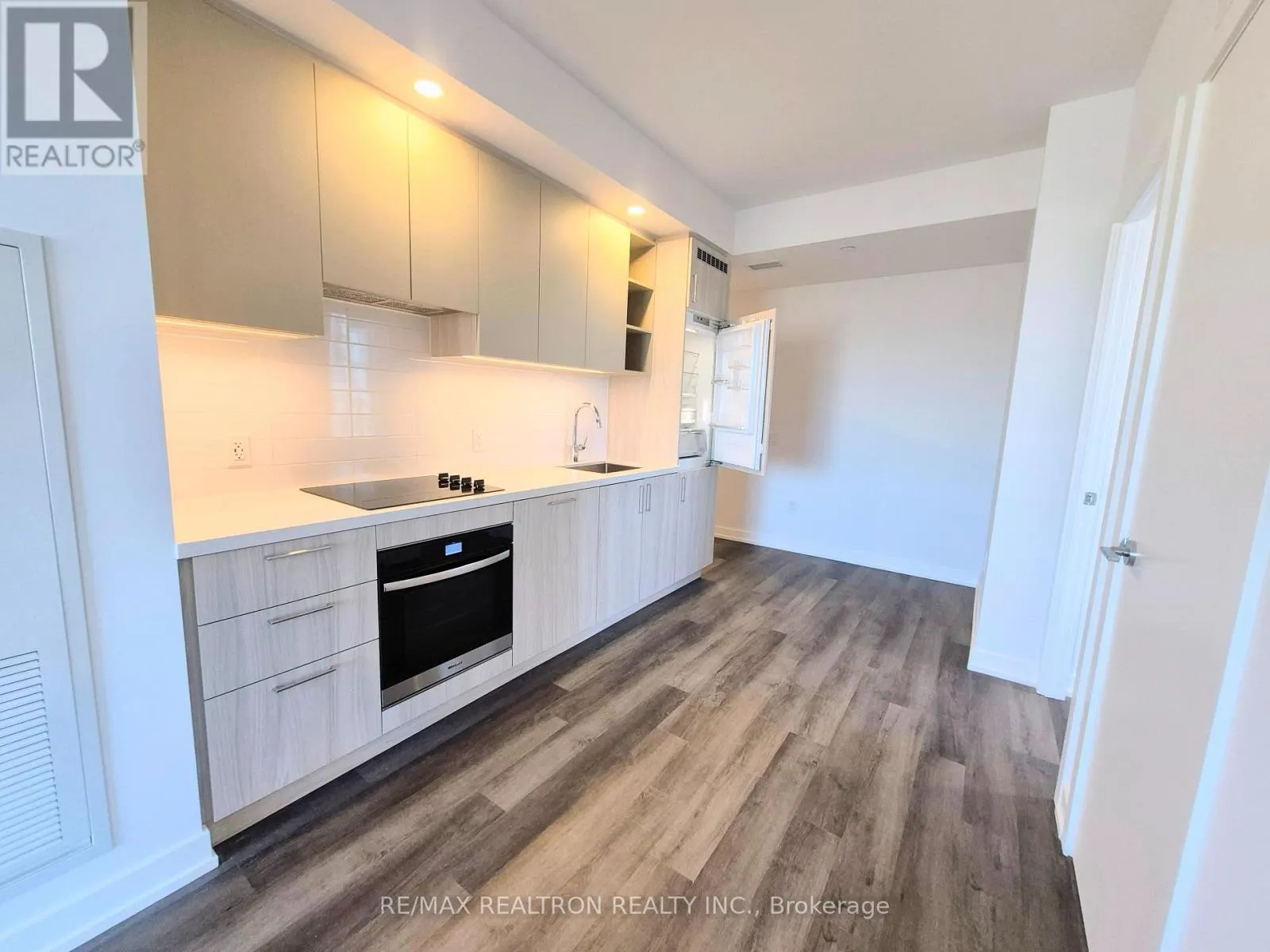 1802 - 5 MEADOWDALE ROAD