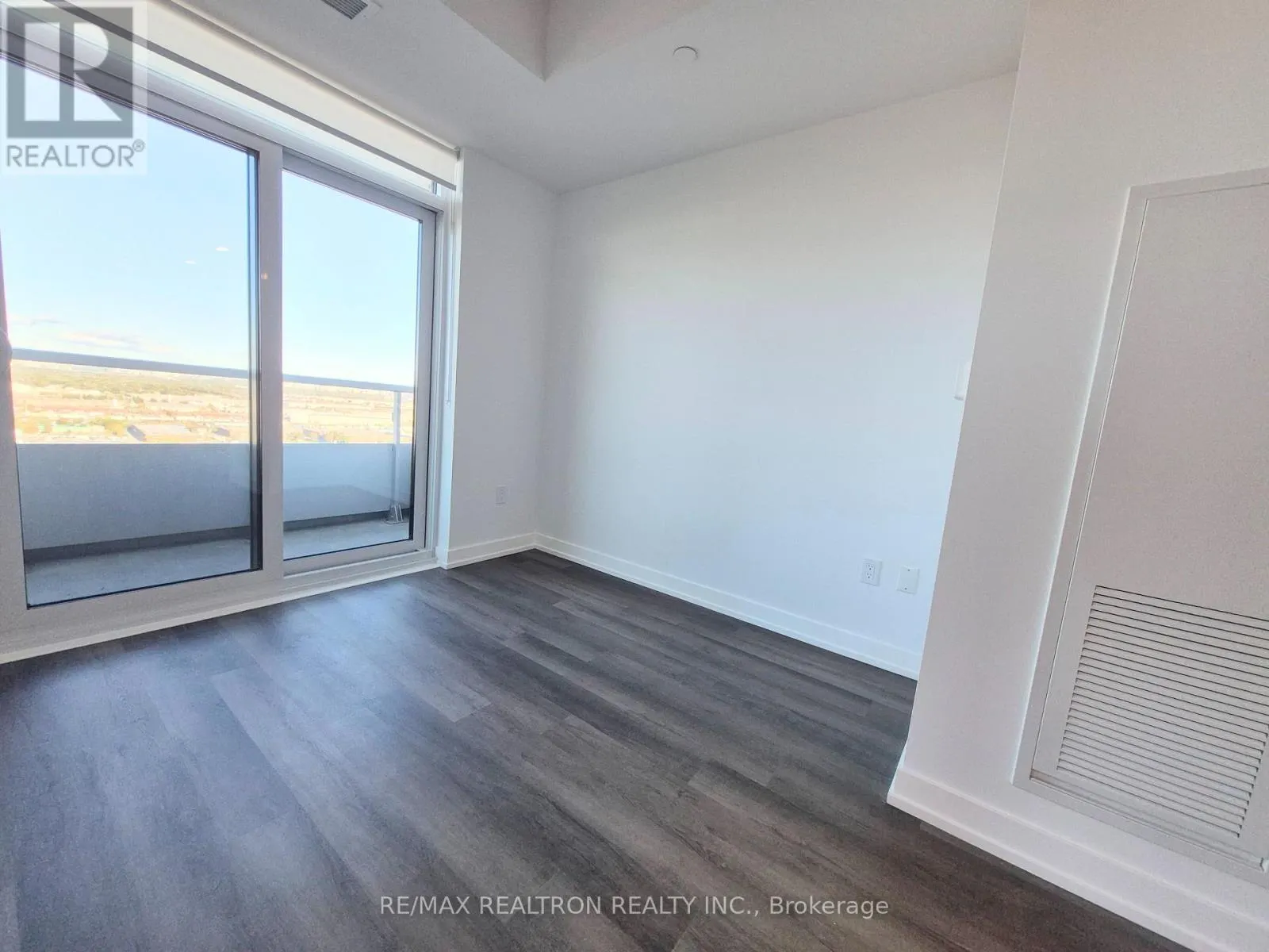 1802 - 5 MEADOWDALE ROAD