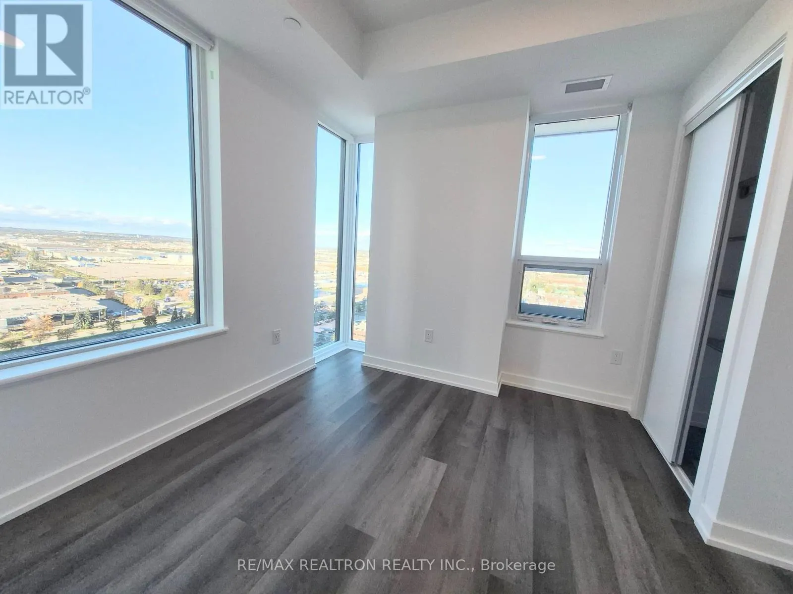 1802 - 5 MEADOWDALE ROAD