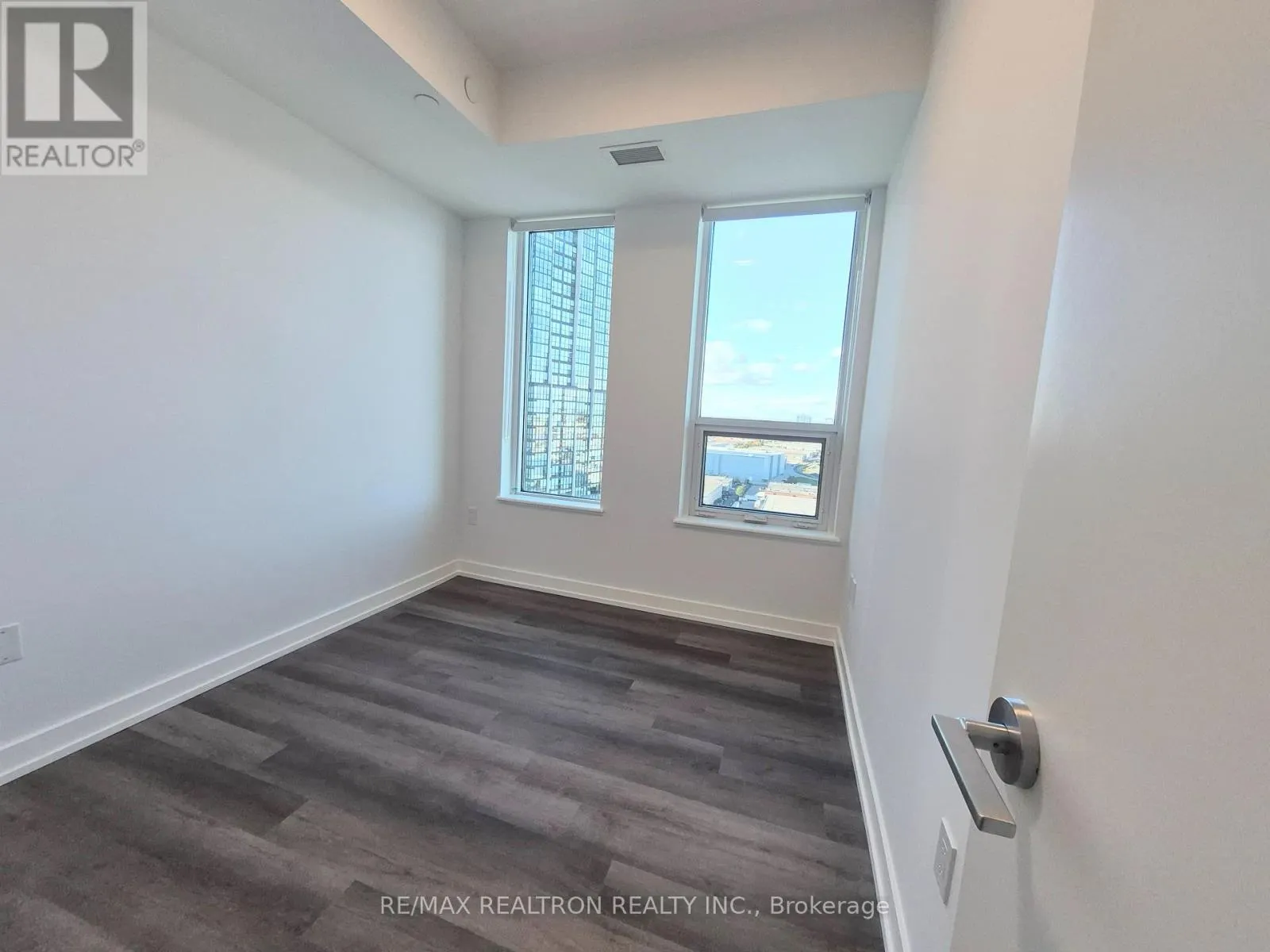 1802 - 5 MEADOWDALE ROAD