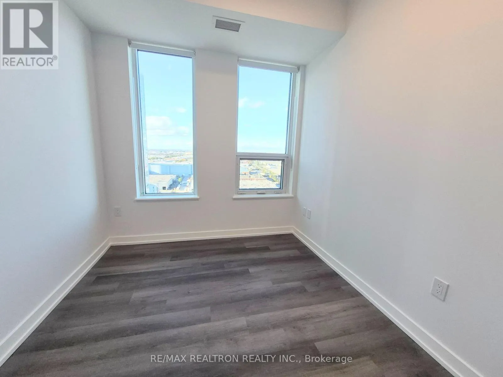 1802 - 5 MEADOWDALE ROAD