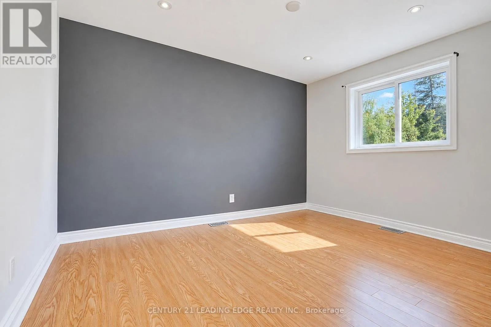 MAIN FLR - 1006 ELGIN STREET