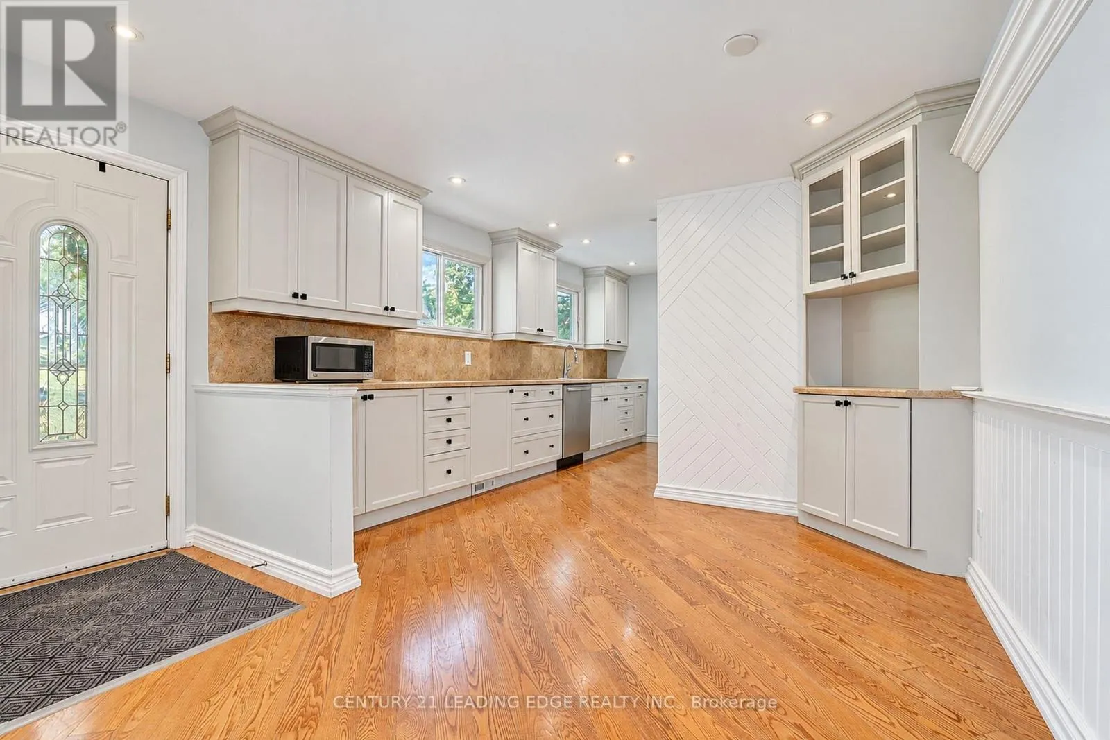 MAIN FLR - 1006 ELGIN STREET
