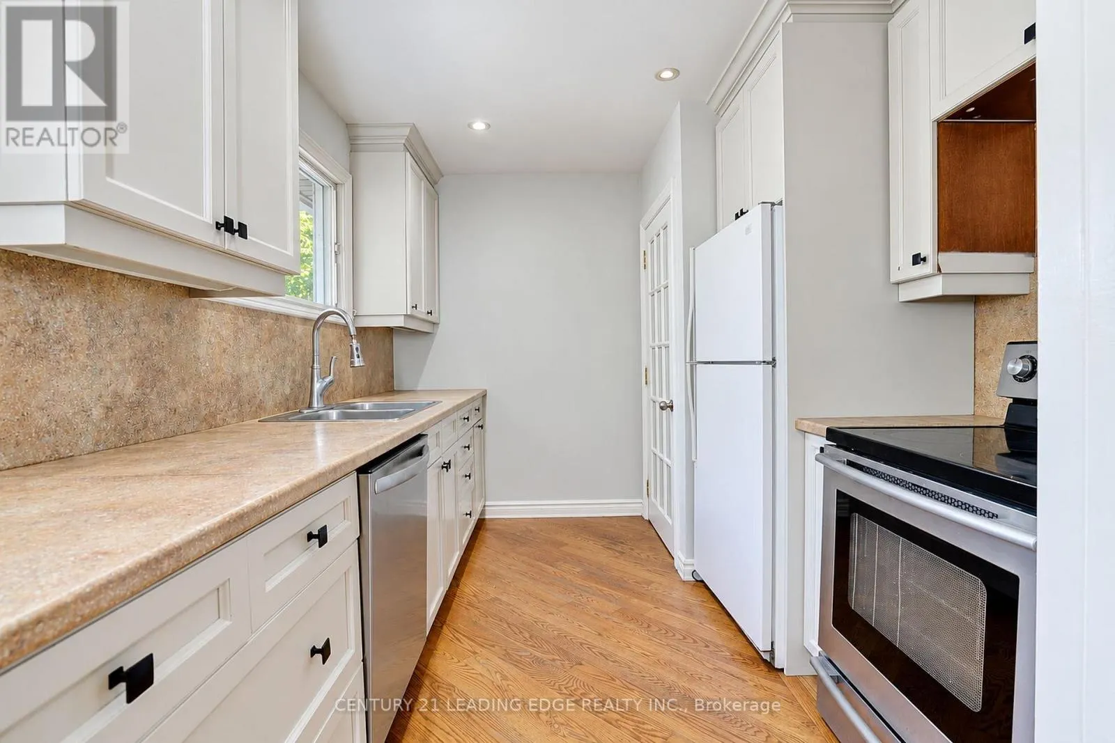 MAIN FLR - 1006 ELGIN STREET