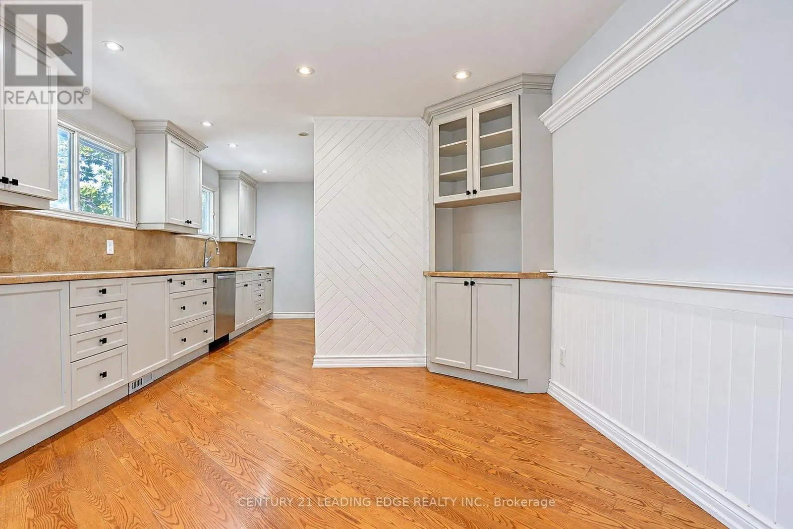 MAIN FLR - 1006 ELGIN STREET