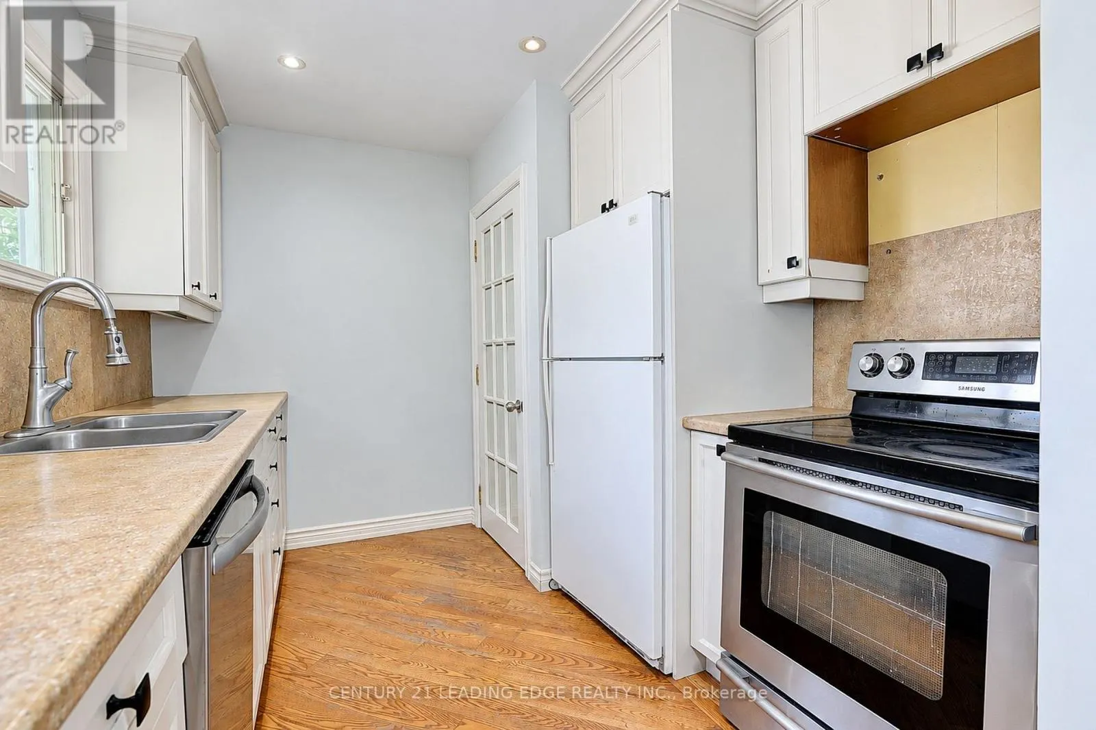 MAIN FLR - 1006 ELGIN STREET