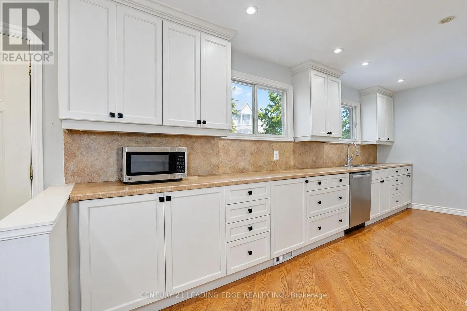 MAIN FLR - 1006 ELGIN STREET