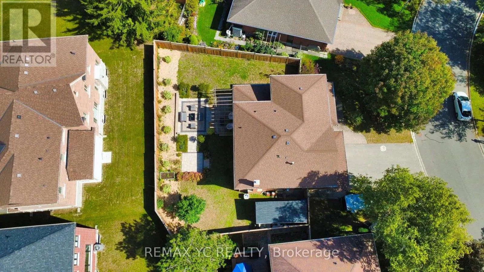 4 SIMMONS CRESCENT