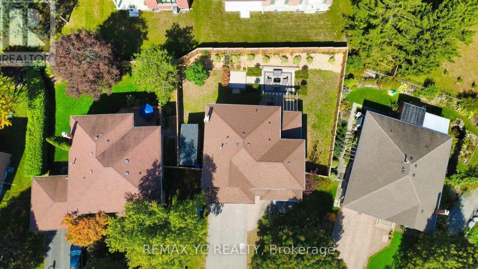 4 SIMMONS CRESCENT