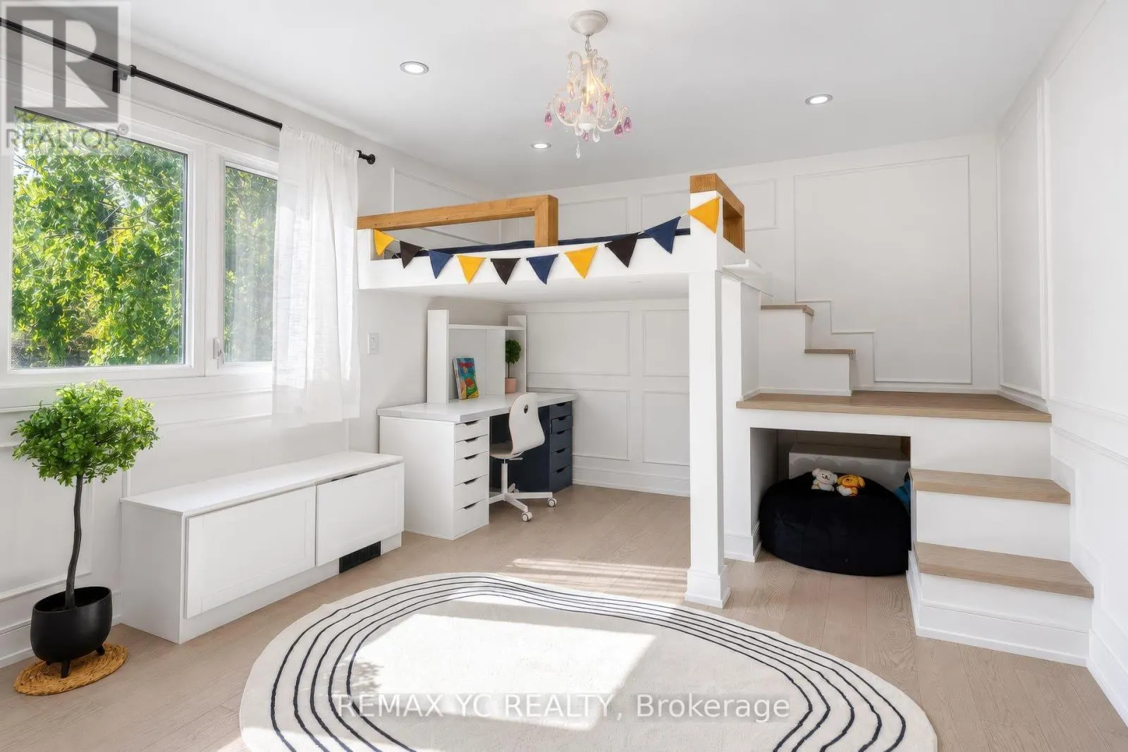 4 SIMMONS CRESCENT