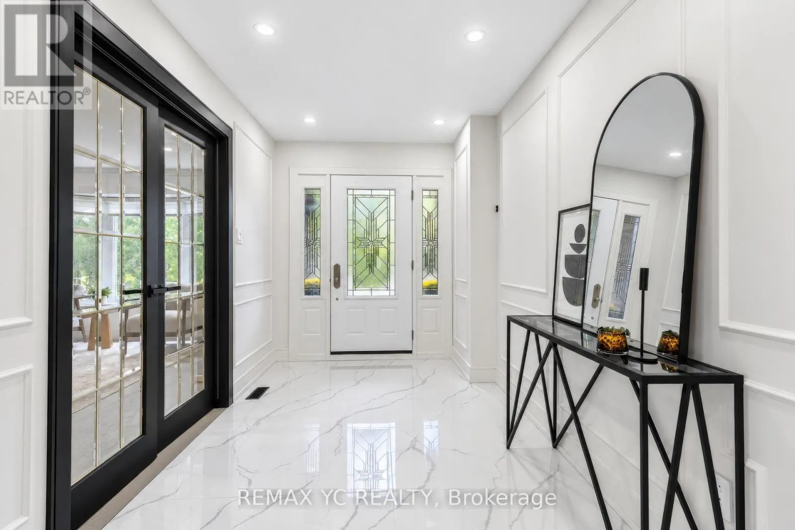 4 SIMMONS CRESCENT