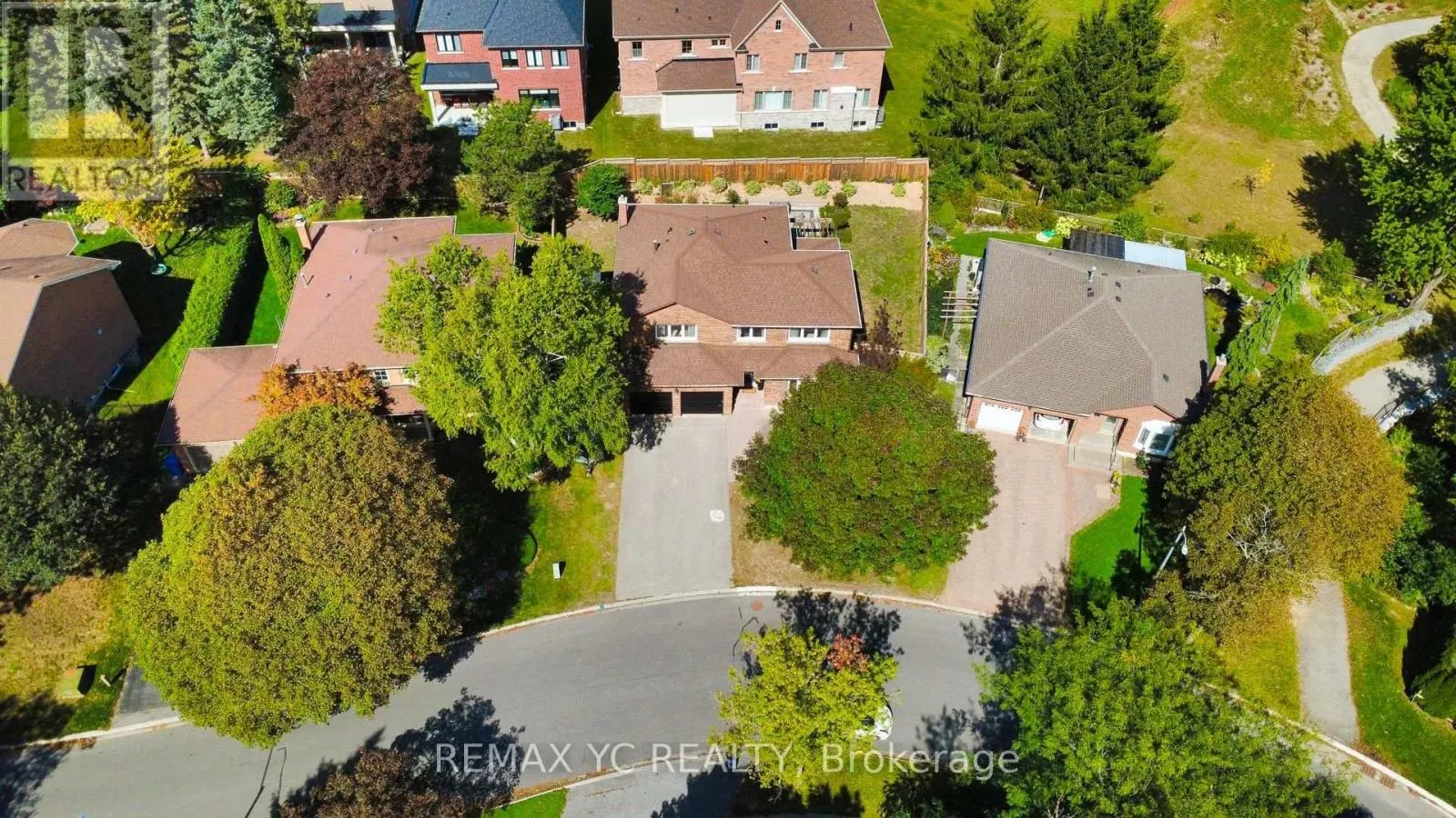4 SIMMONS CRESCENT