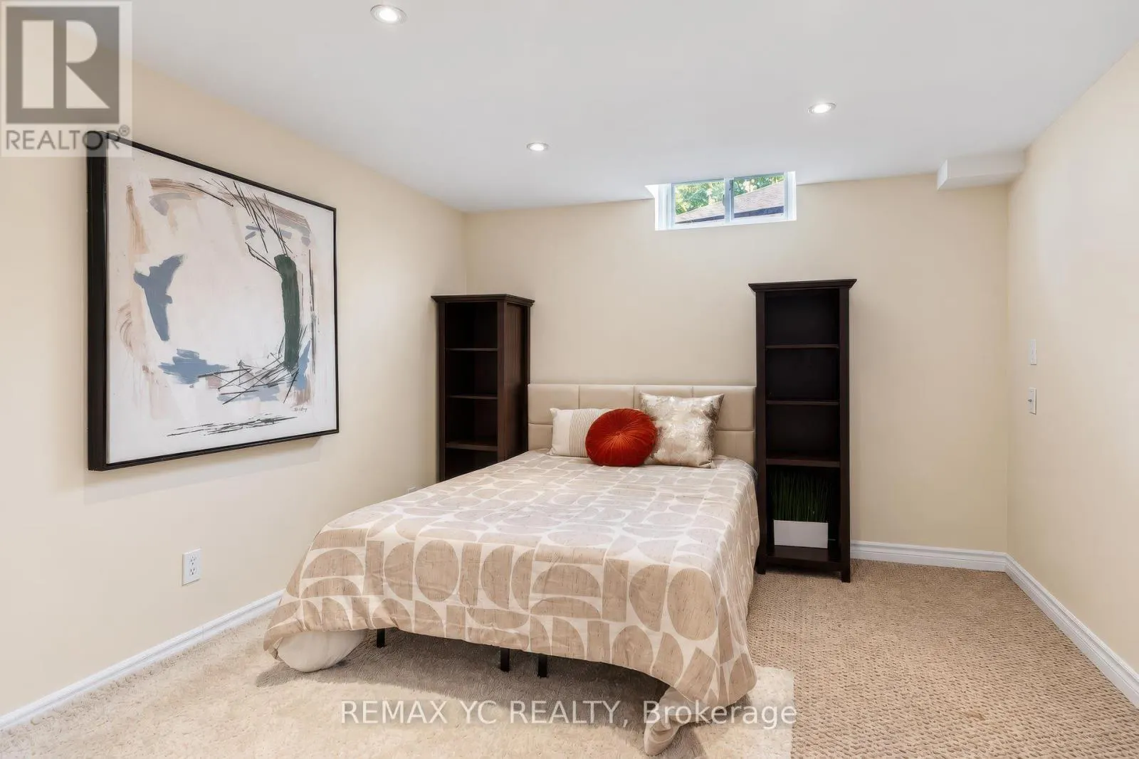 4 SIMMONS CRESCENT