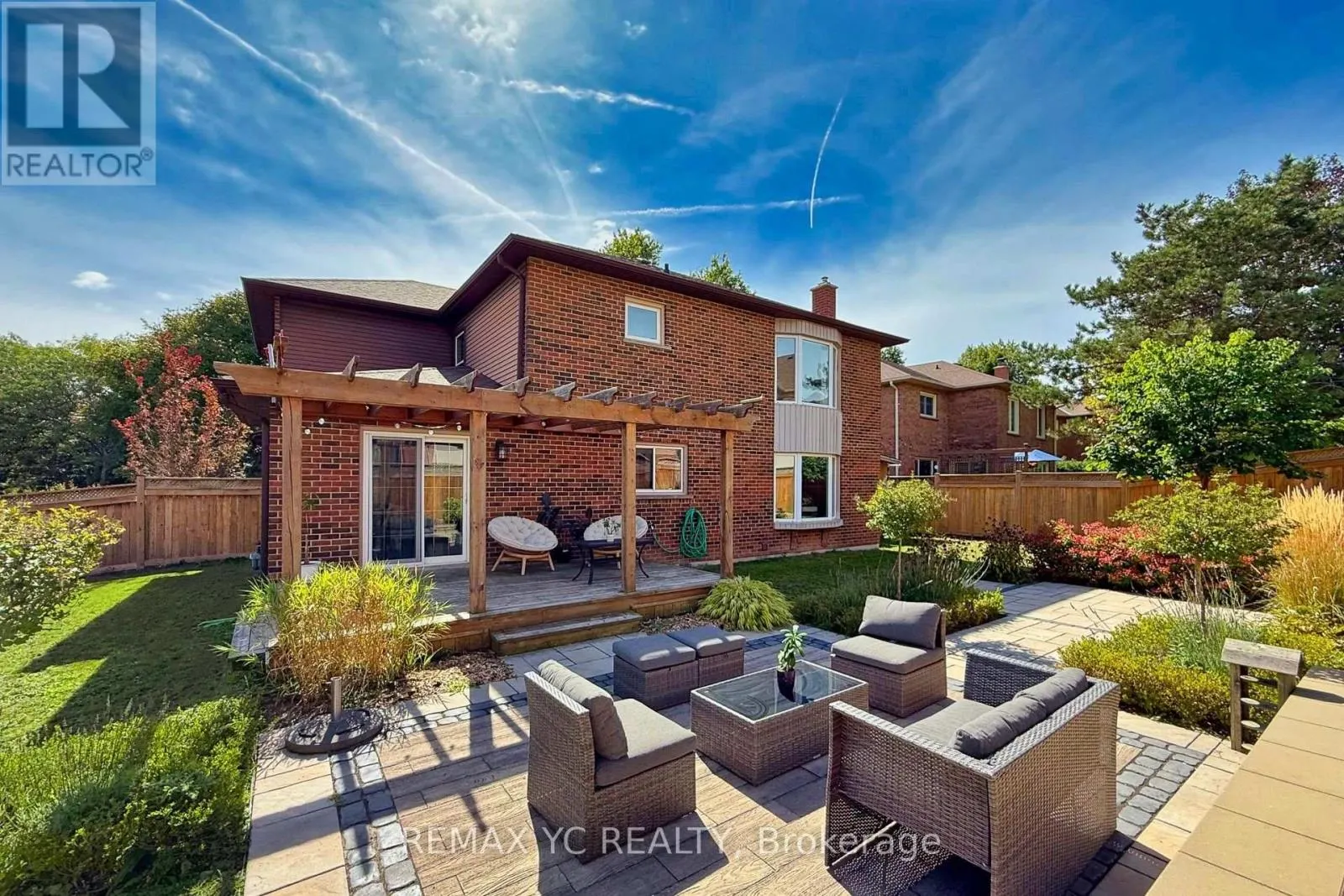 4 SIMMONS CRESCENT