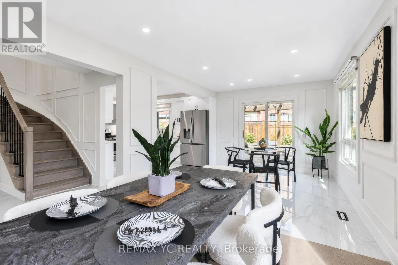 4 SIMMONS CRESCENT