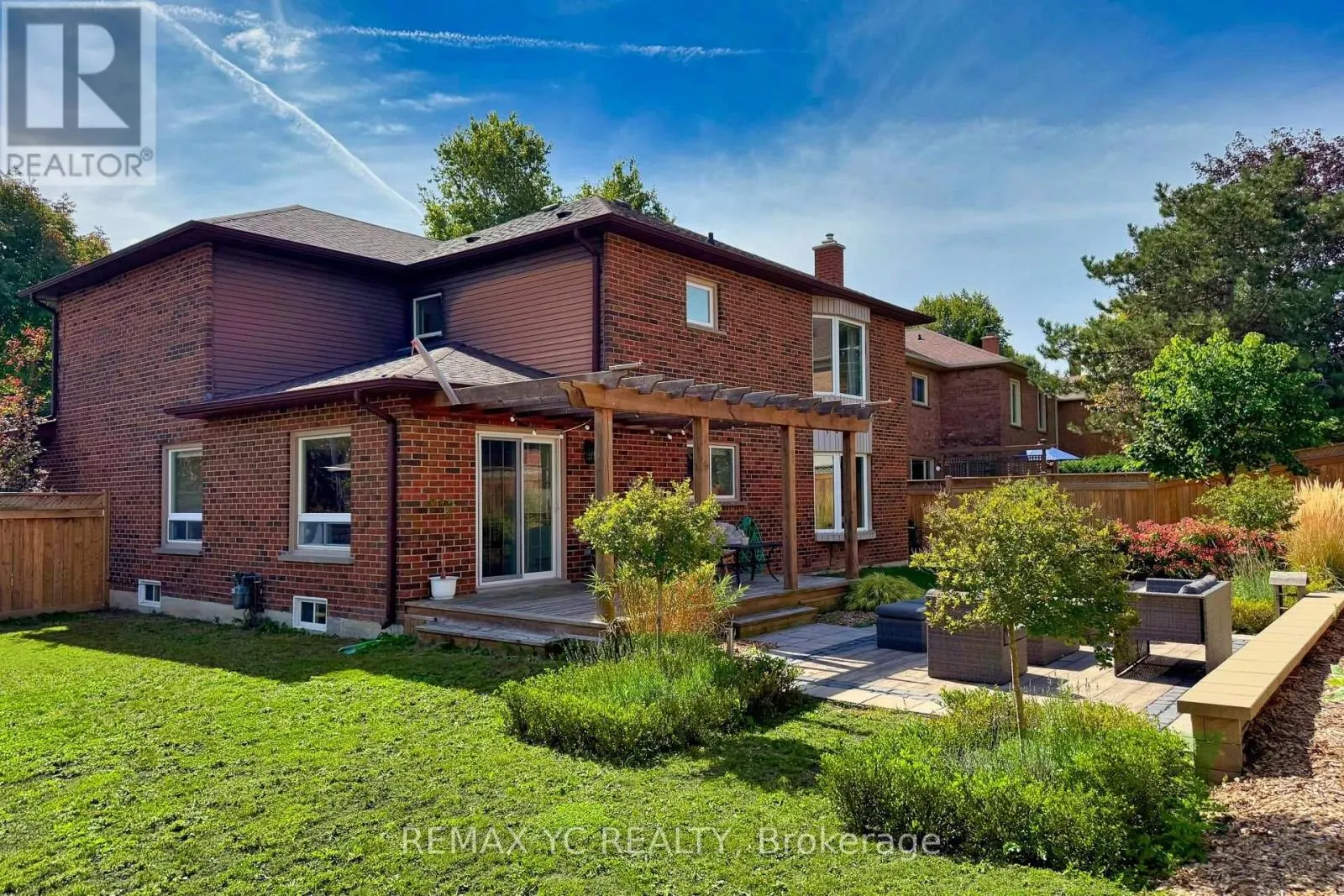 4 SIMMONS CRESCENT