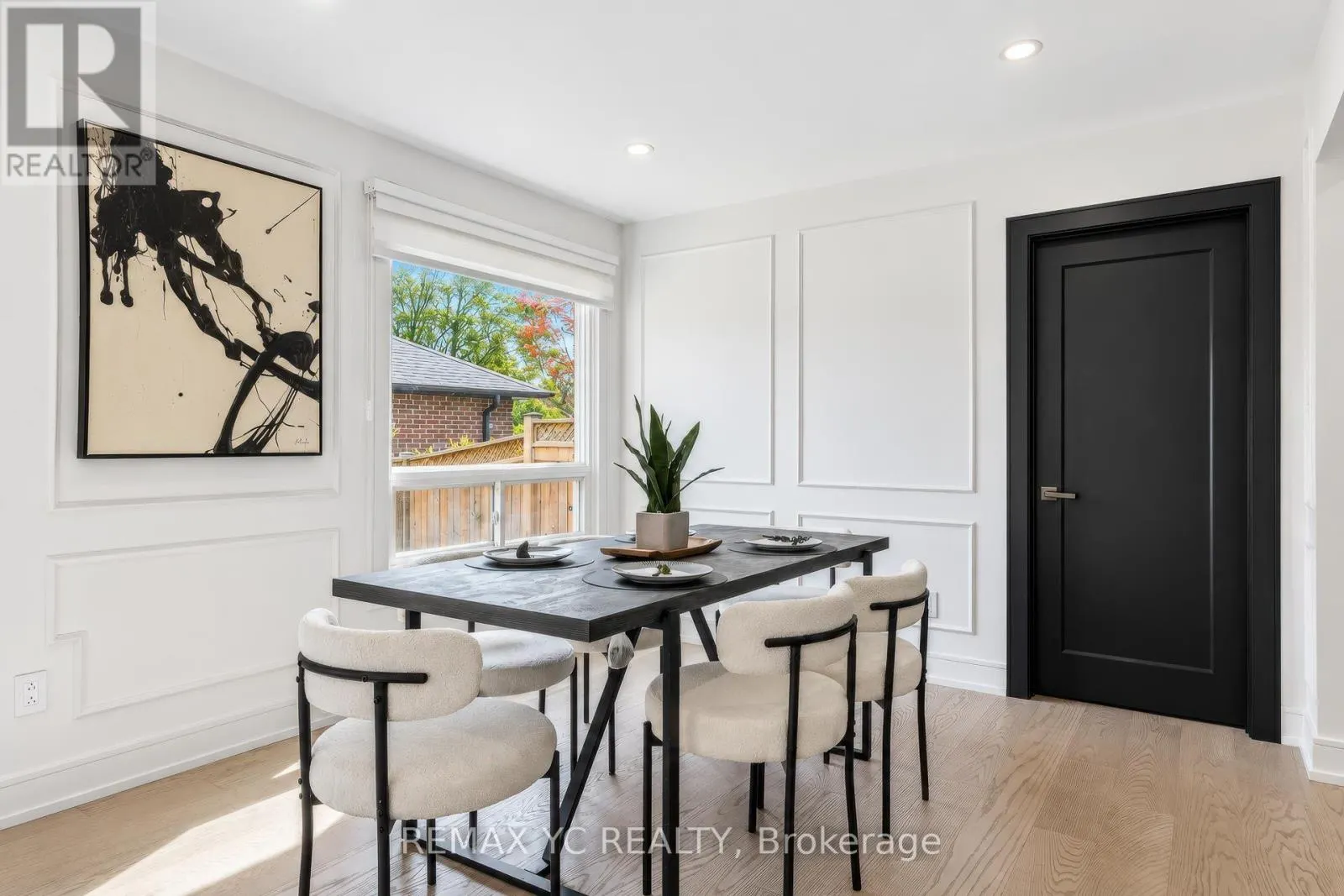 4 SIMMONS CRESCENT