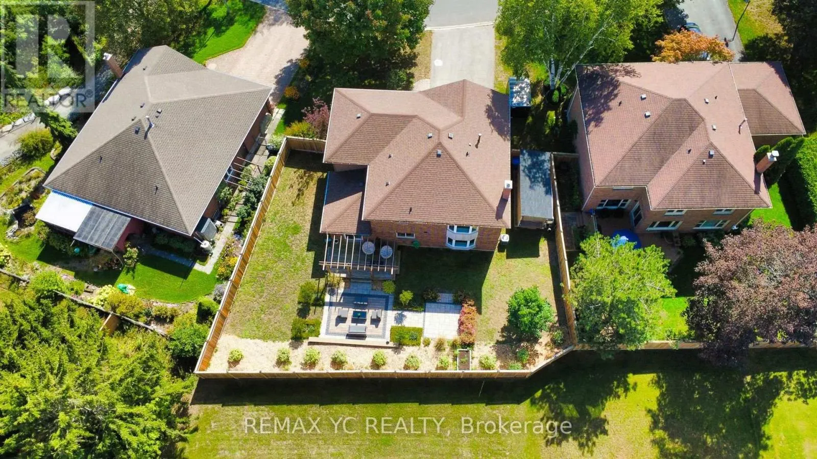 4 SIMMONS CRESCENT