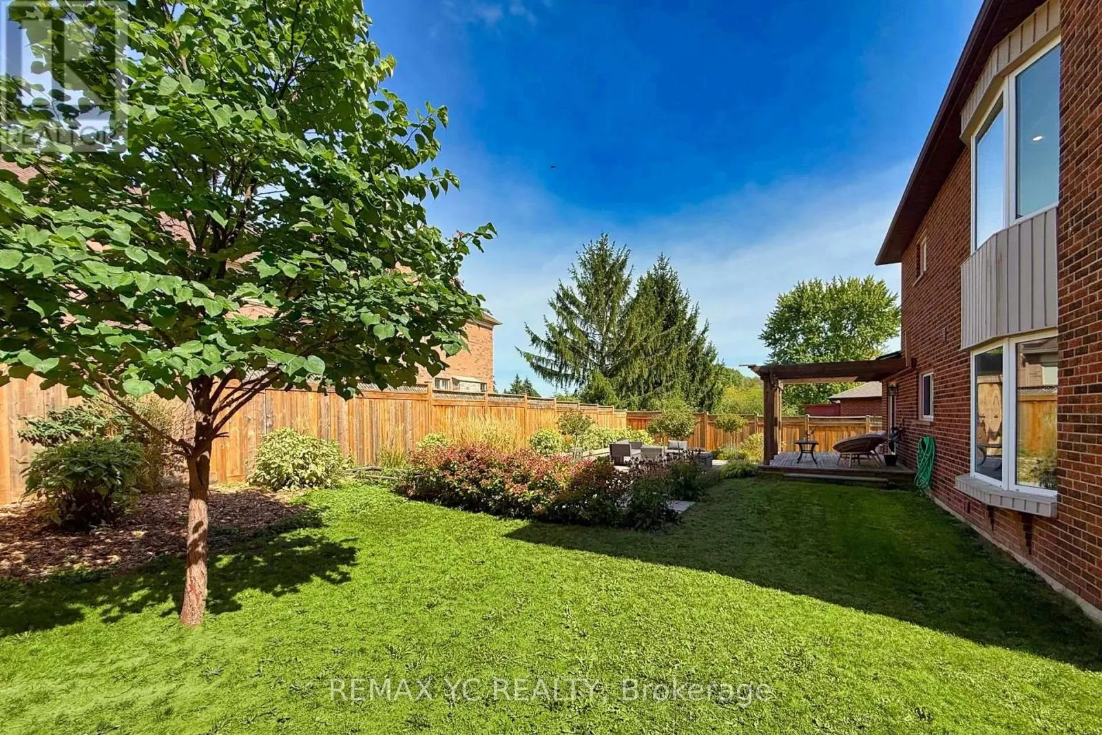 4 SIMMONS CRESCENT