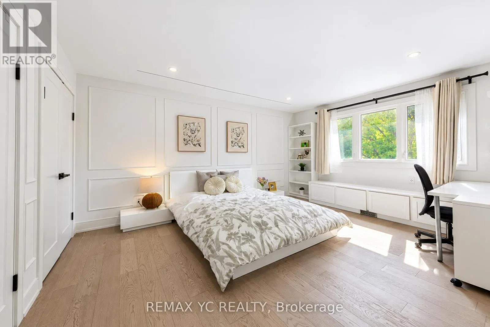 4 SIMMONS CRESCENT