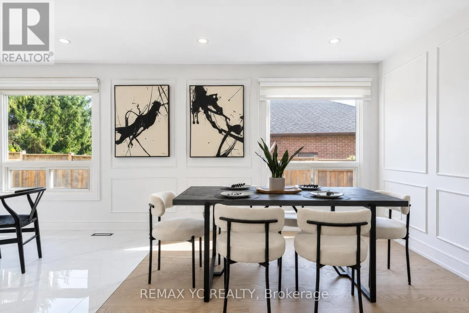 4 SIMMONS CRESCENT