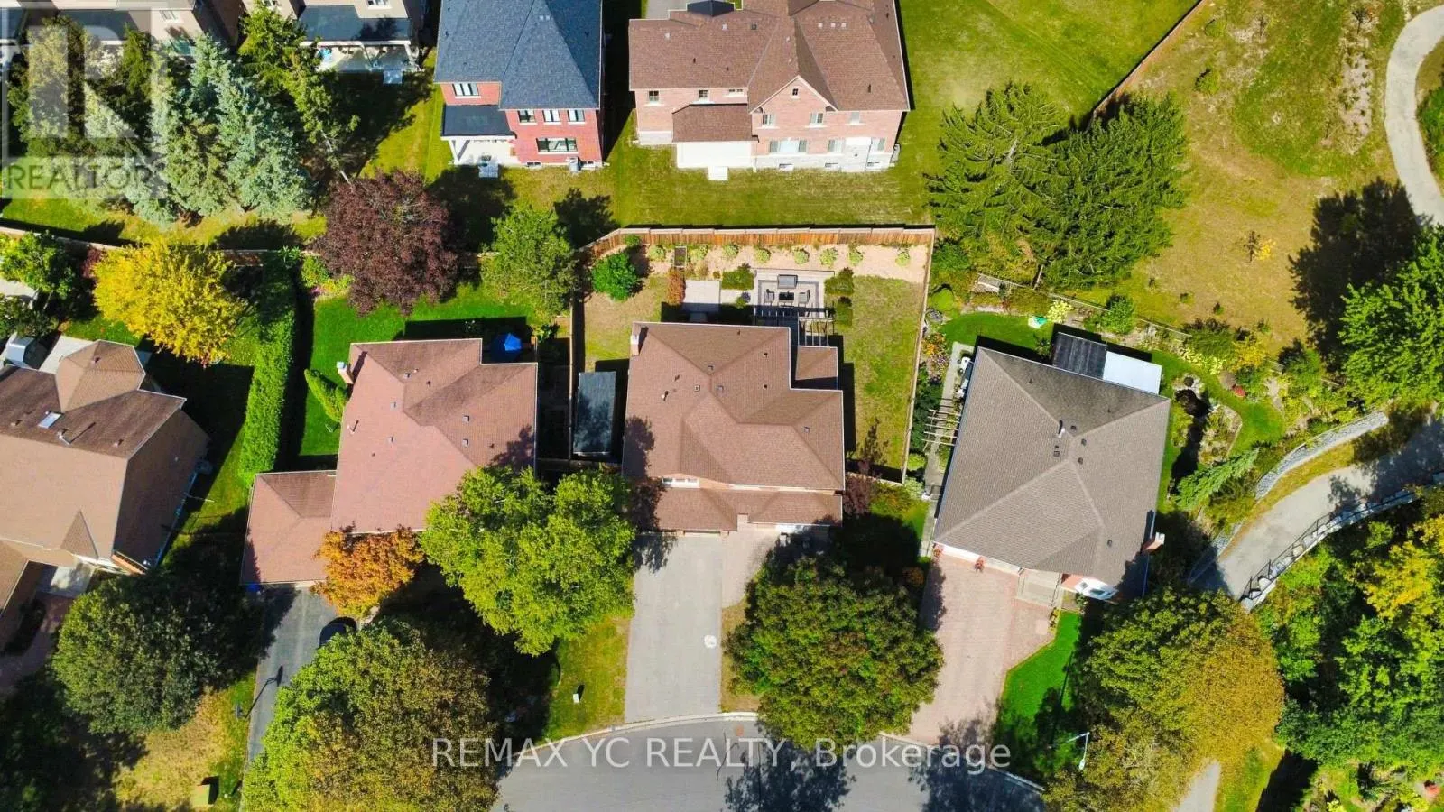 4 SIMMONS CRESCENT