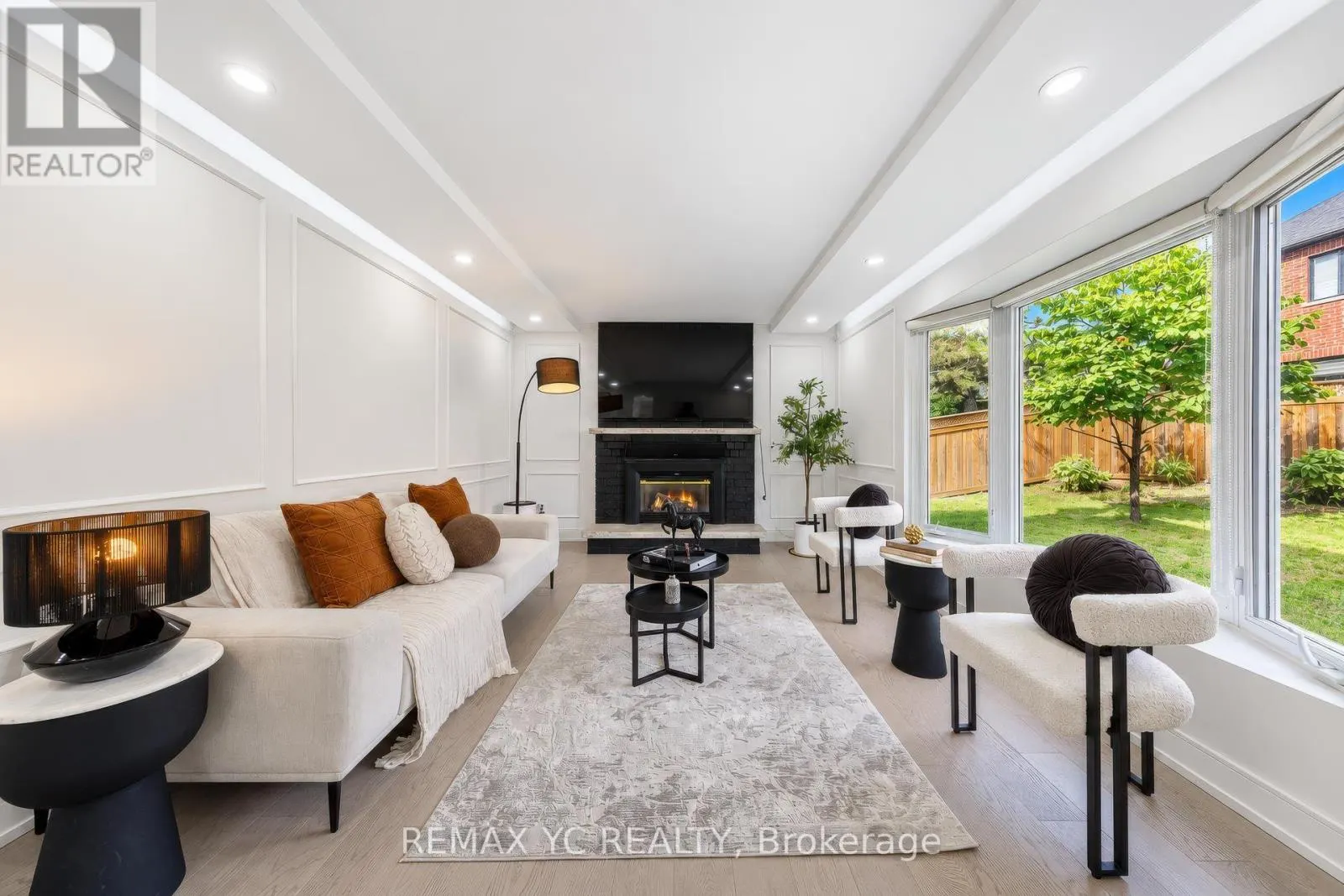 4 SIMMONS CRESCENT