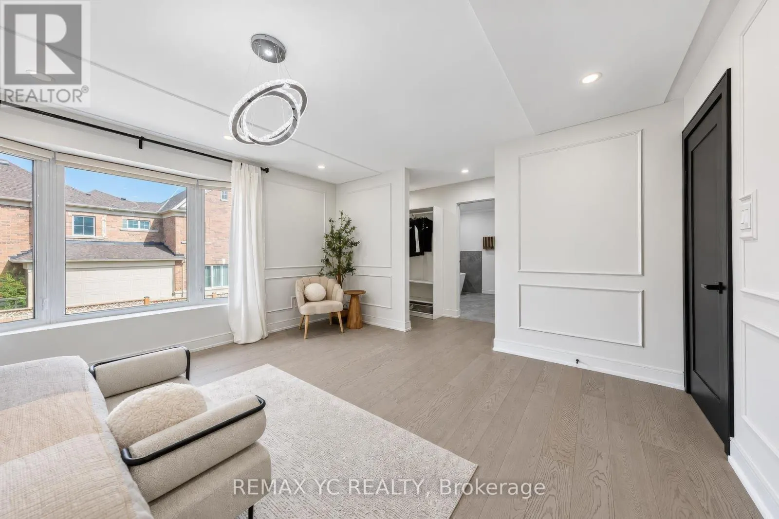 4 SIMMONS CRESCENT