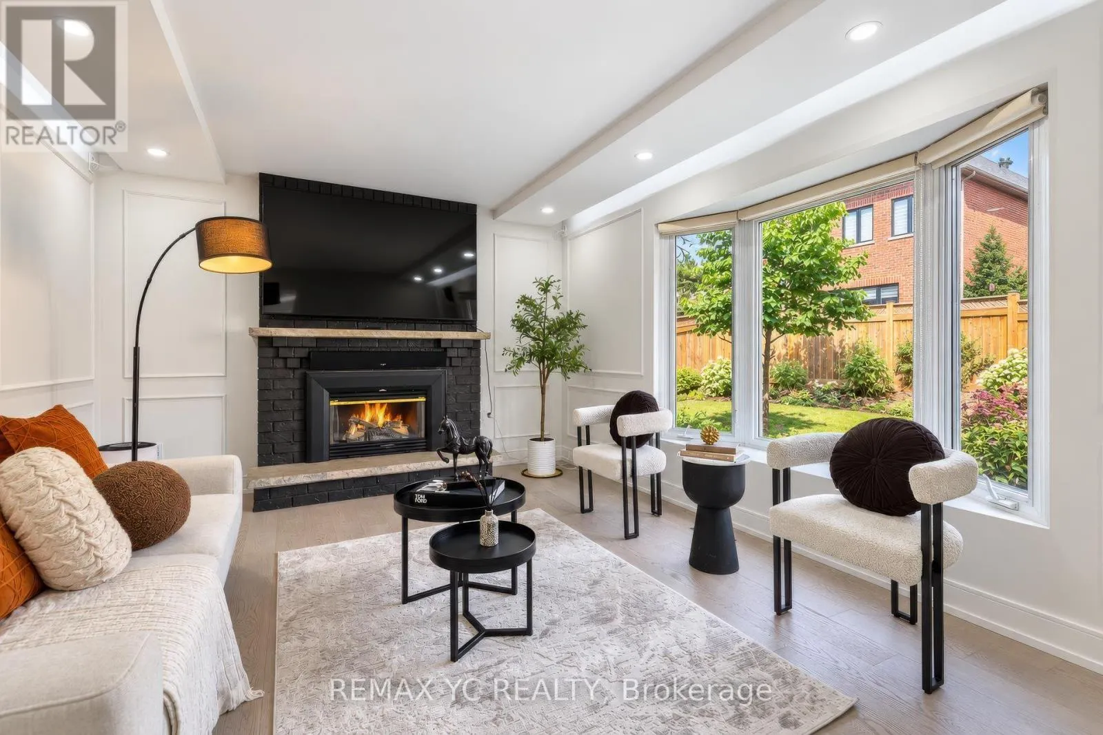 4 SIMMONS CRESCENT