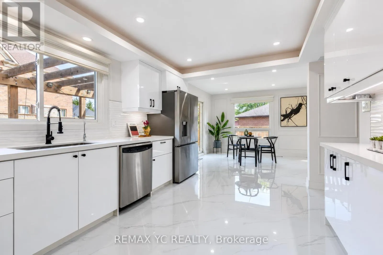 4 SIMMONS CRESCENT