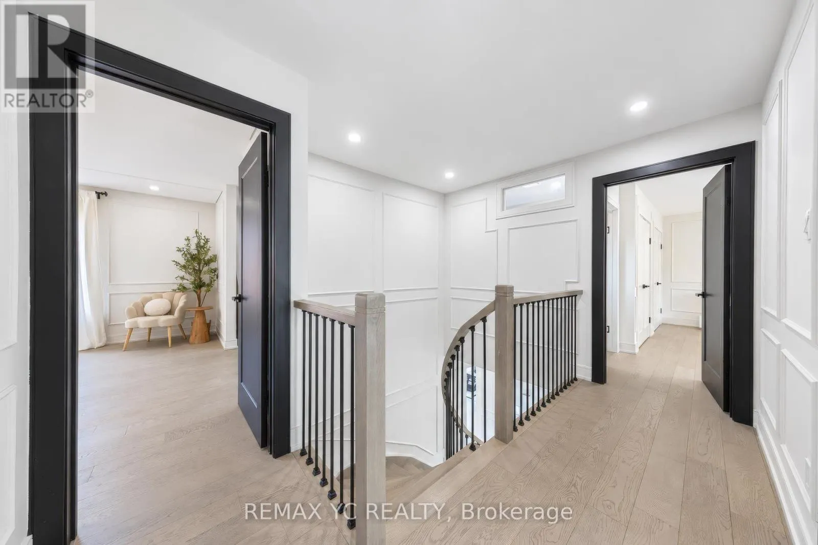 4 SIMMONS CRESCENT