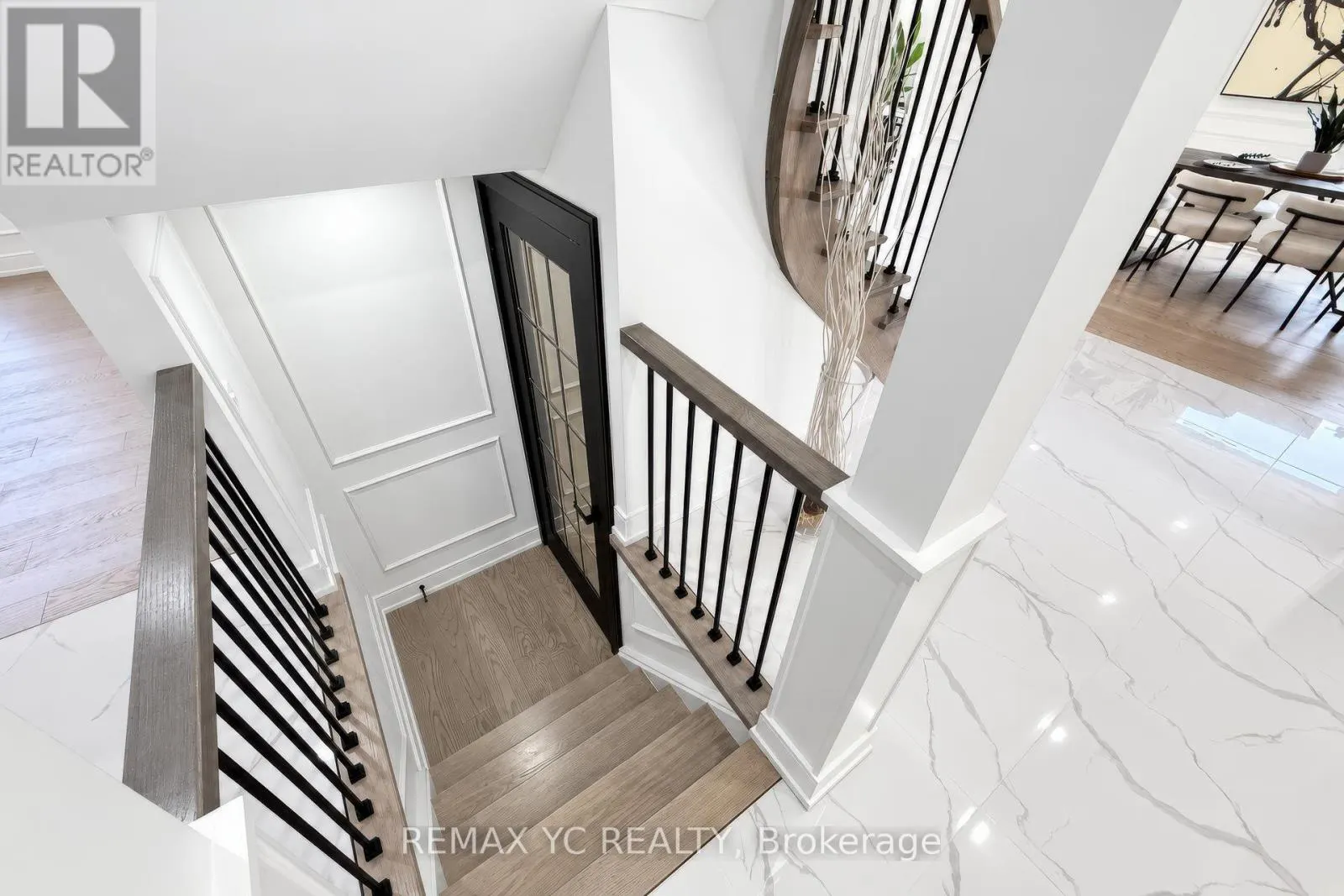 4 SIMMONS CRESCENT