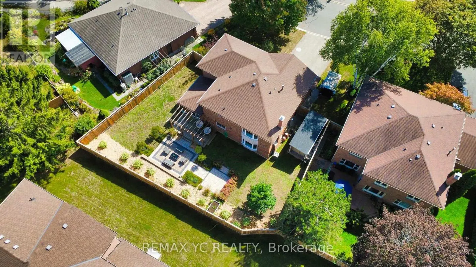 4 SIMMONS CRESCENT