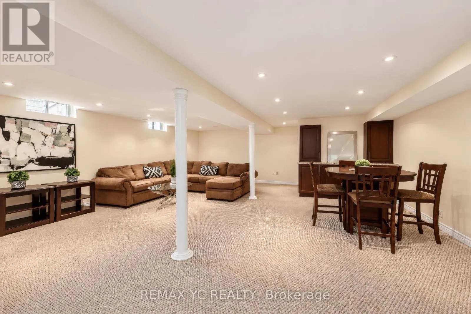 4 SIMMONS CRESCENT
