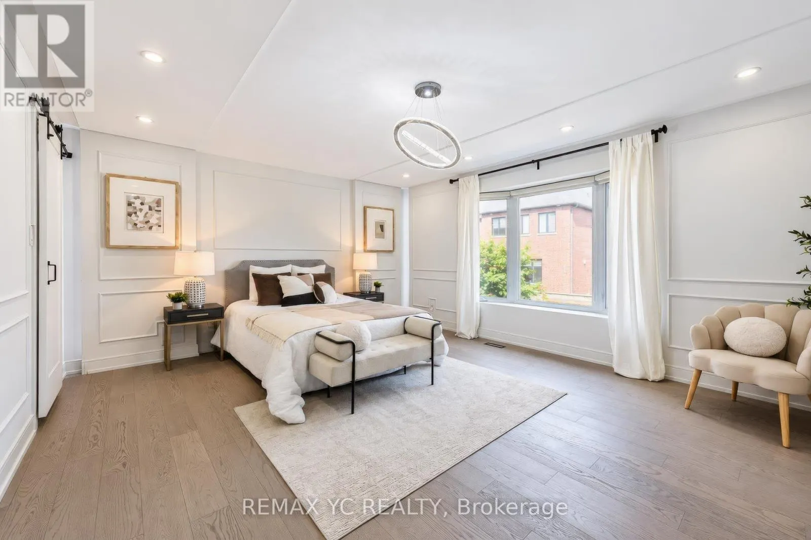 4 SIMMONS CRESCENT