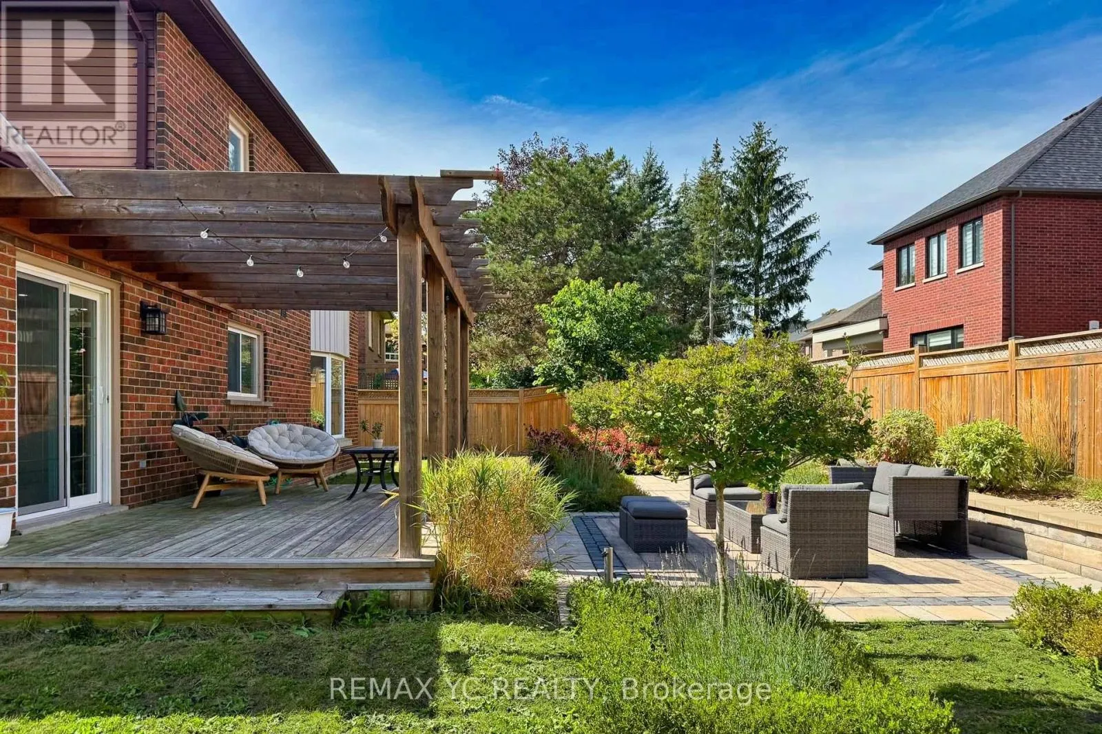 4 SIMMONS CRESCENT