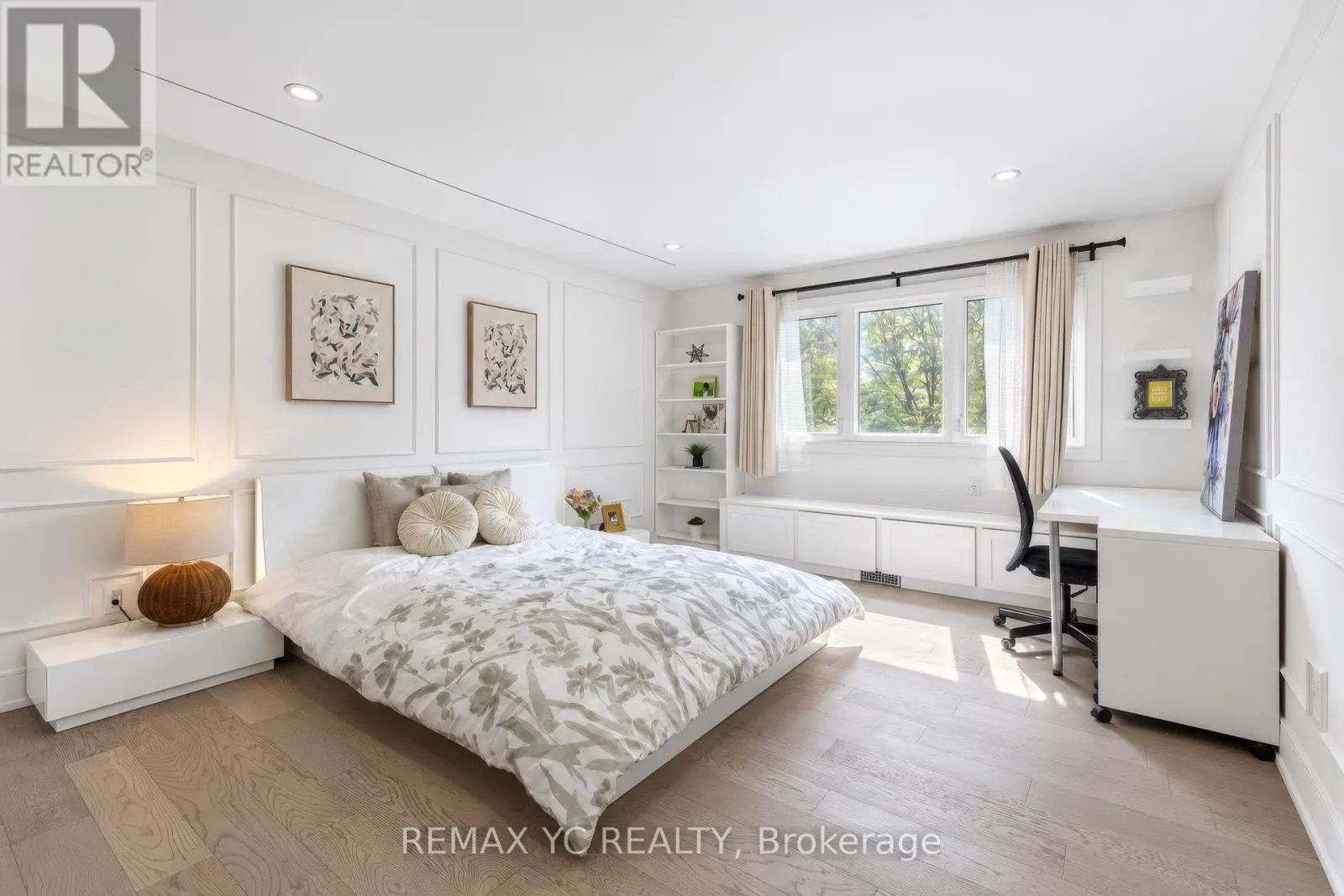 4 SIMMONS CRESCENT