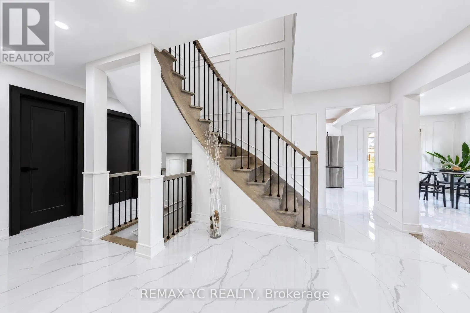 4 SIMMONS CRESCENT