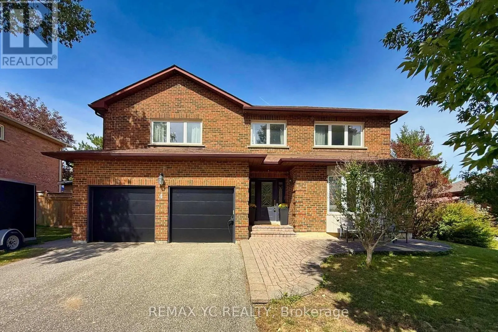 4 SIMMONS CRESCENT
