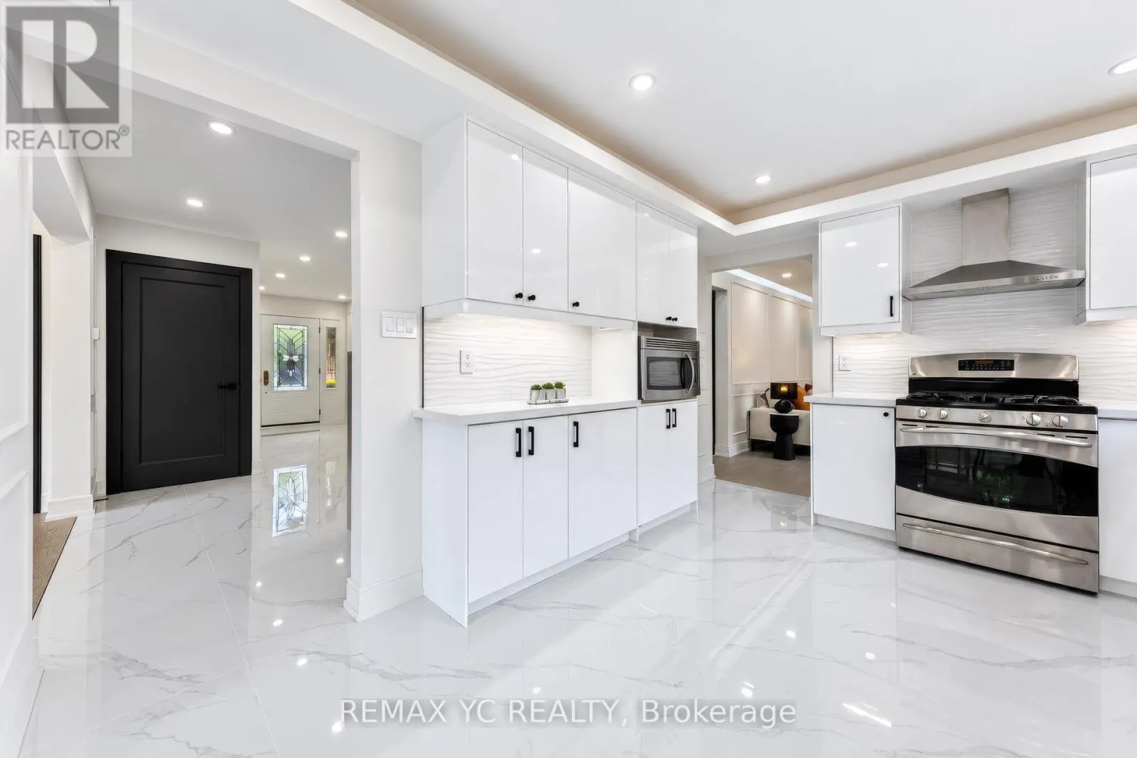 4 SIMMONS CRESCENT