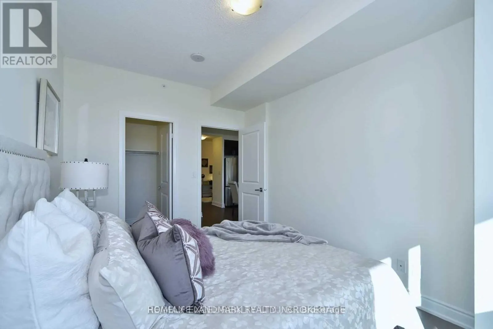 1408 - 7167 YONGE STREET