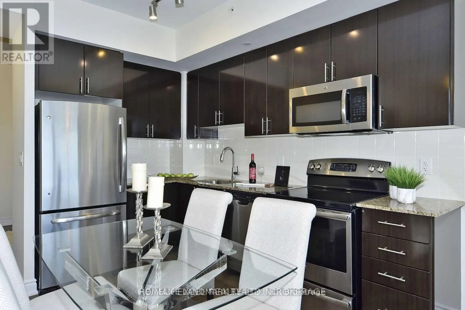 1408 - 7167 YONGE STREET