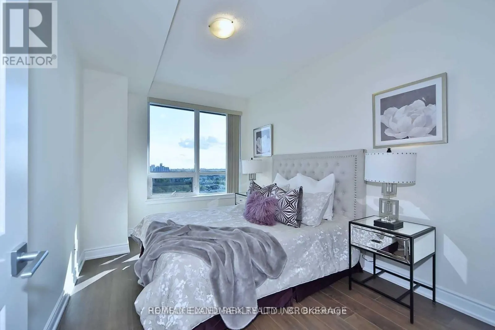 1408 - 7167 YONGE STREET