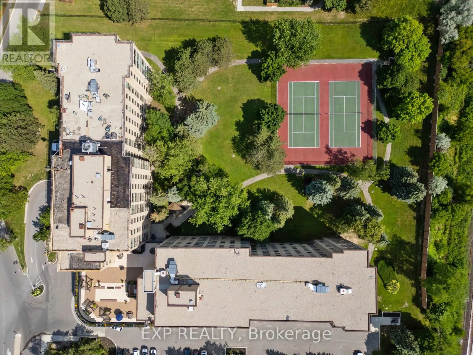 716 - 326 MAJOR MACKENZIE DRIVE E