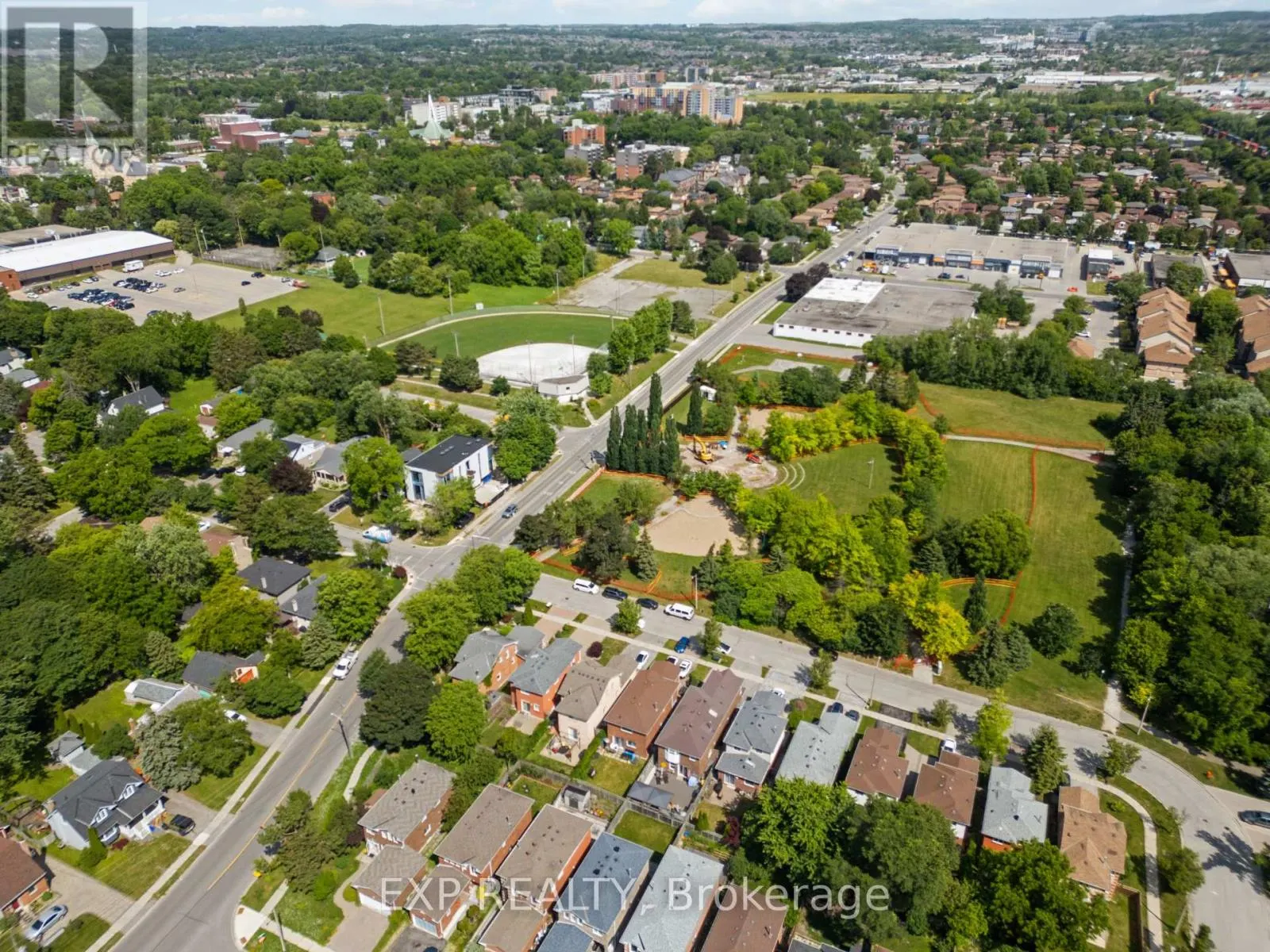 716 - 326 MAJOR MACKENZIE DRIVE E
