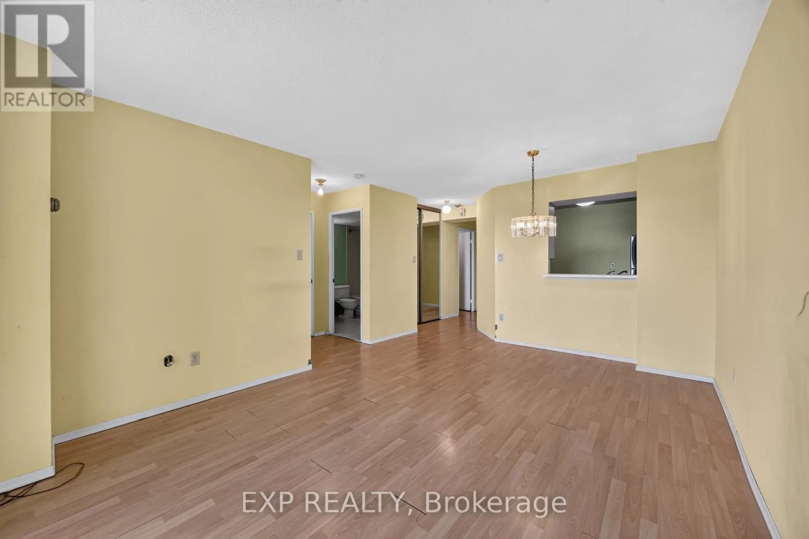 716 - 326 MAJOR MACKENZIE DRIVE E