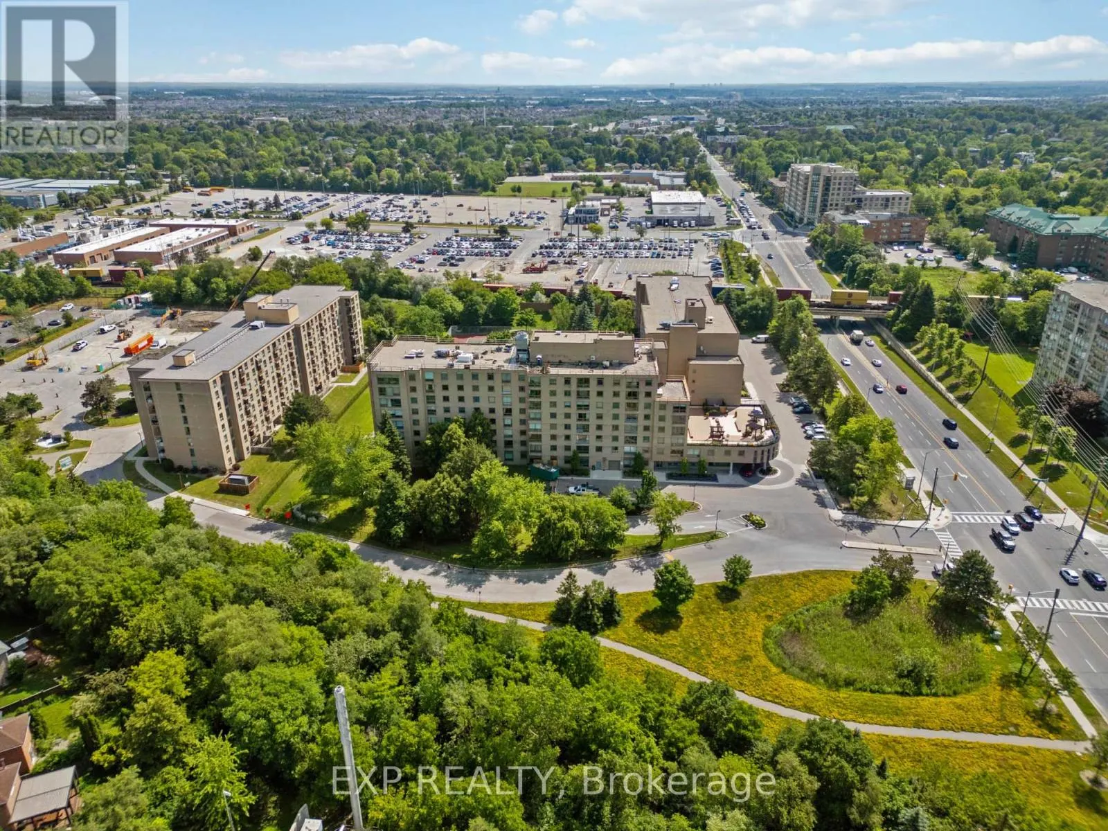 716 - 326 MAJOR MACKENZIE DRIVE E