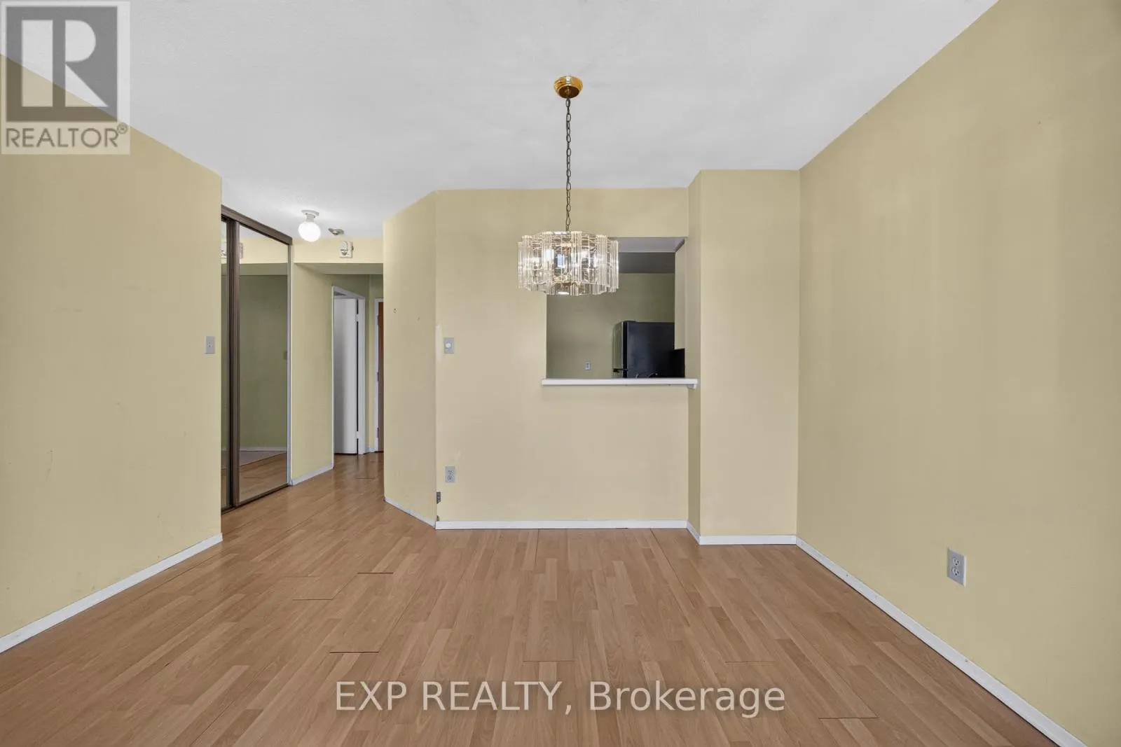 716 - 326 MAJOR MACKENZIE DRIVE E
