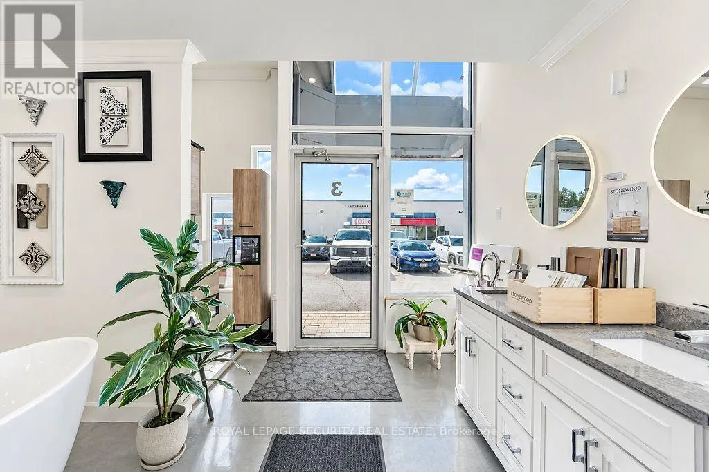 3 - 17817 LESLIE STREET