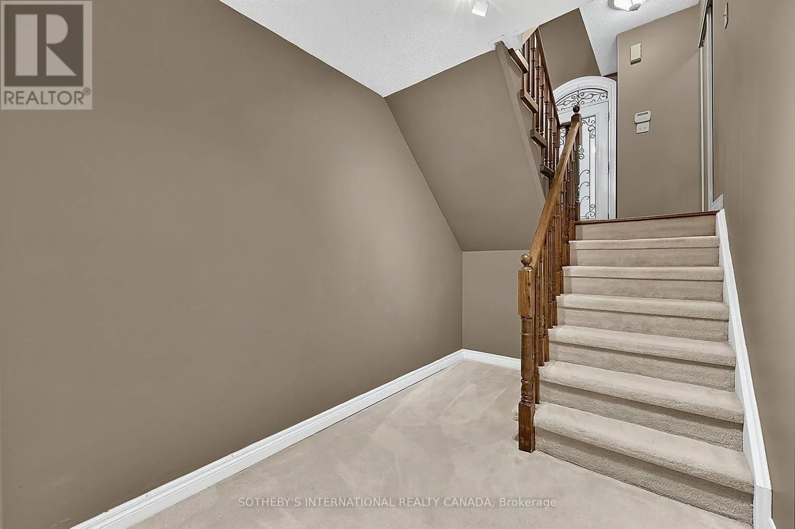 4 BRECKEN DRIVE